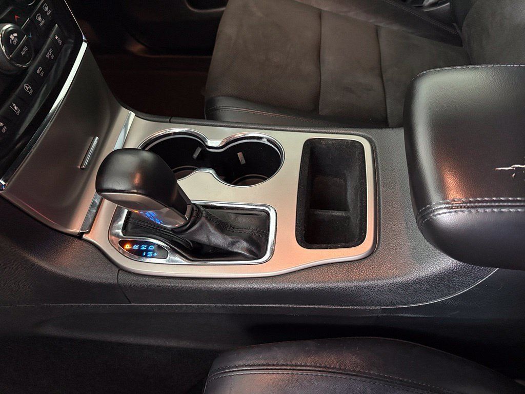 Used 2021 Jeep Grand Cherokee Laredo X RWD image 30