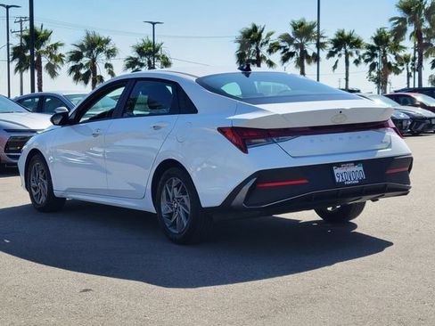 Certified 2026 Hyundai Elantra Hybrid FWD image 3