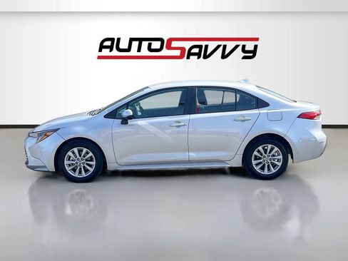 Used 2025 Toyota Corolla LE w/ LE Premium Package FWD image 4