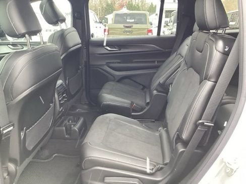 New 2025 Jeep Grand Cherokee L Altitude AWD/4WD image 24