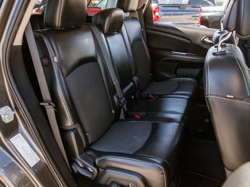 Used 2017 Dodge Journey Crossroad FWD image 12