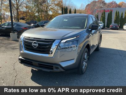 New 2025 Nissan Pathfinder S