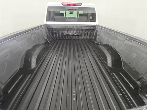 Used 2024 Chevrolet Silverado 2500 ZR2 w/ Technology Package image 16