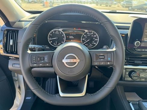 New 2025 Nissan Pathfinder SV image 14