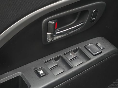 Used 2015 MAZDA MAZDA5 Sport image 24