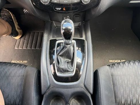 Used 2018 Nissan Rogue SV AWD/4WD image 22