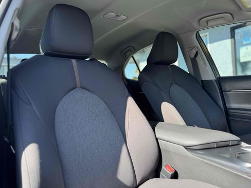 Used 2018 Toyota Camry LE image 16