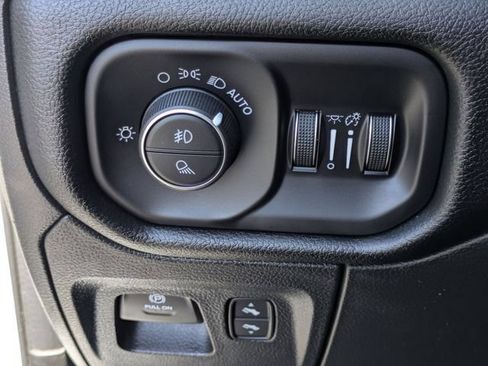 Used 2022 RAM 1500 Laramie AWD/4WD image 17