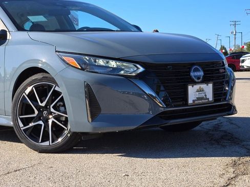 Used 2025 Nissan Sentra SR w/ SR Premium Package image 3