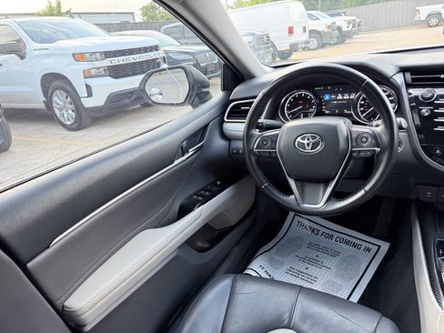 Used 2018 Toyota Camry XLE FWD image 19