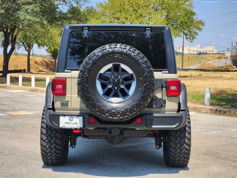 Used 2022 Jeep Wrangler Unlimited Rubicon w/ LED Lighting Group AWD/4WD image 31