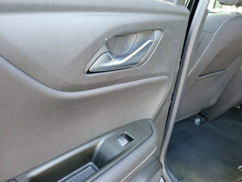 Used 2025 Chevrolet Blazer LT FWD image 13
