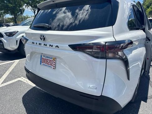 Used 2026 Toyota Sienna XLE FWD image 7