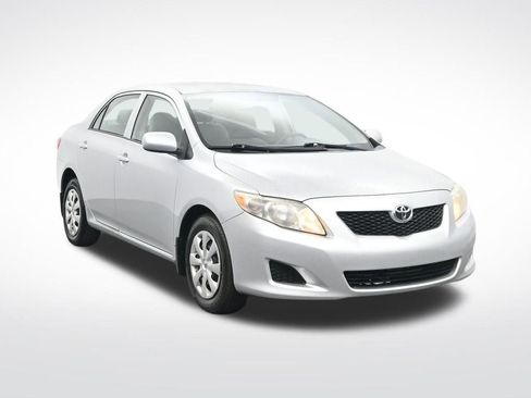 Used 2010 Toyota Corolla LE image 3