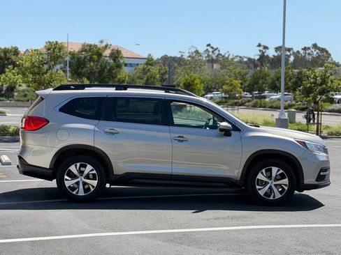 Used 2019 Subaru Ascent Premium image 2