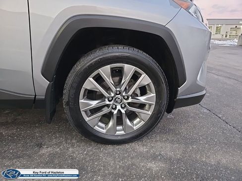 Used 2020 Toyota RAV4 Limited image 30