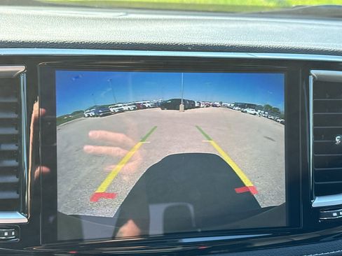New 2027 Chrysler Pacifica Select AWD/4WD image 19