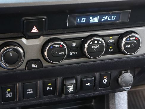 Used 2023 Toyota Tacoma TRD Off-Road w/ Advanced Technology Package AWD/4WD image 29