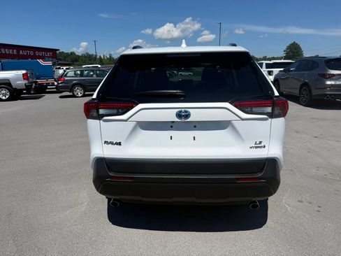 Used 2024 Toyota RAV4 LE AWD/4WD image 5