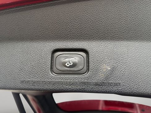 Used 2018 Ford Explorer XLT w/ Equipment Group 202A AWD/4WD image 6