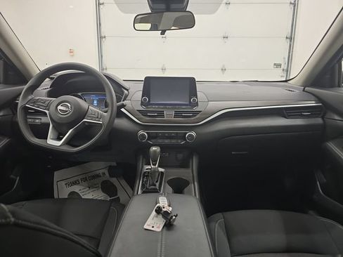 Used 2025 Nissan Altima 2.5 SV FWD image 13