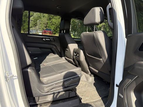 Used 2025 Chevrolet Suburban LT w/ Comfort Package RWD image 11