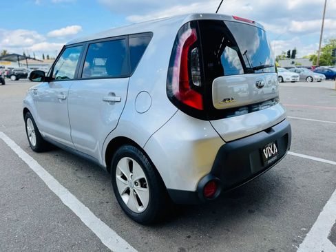 Used 2016 Kia Soul FWD image 7