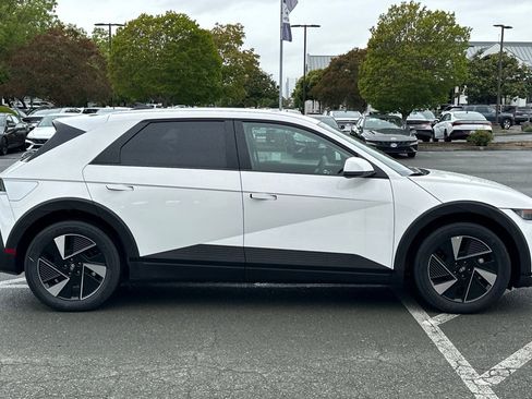 New 2026 Hyundai Ioniq 5 SEL RWD image 3