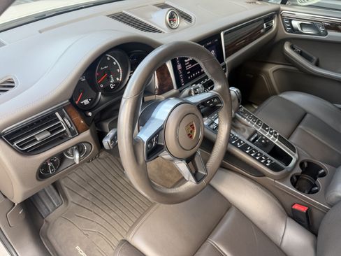 Certified 2021 Porsche Macan Turbo AWD/4WD image 3