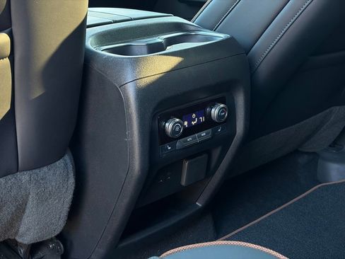 Used 2024 GMC Acadia AT4 w/ Luxury Package image 27