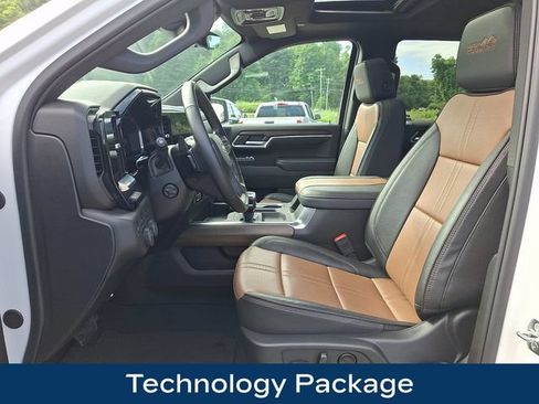 Used 2025 Chevrolet Silverado 1500 High Country w/ Technology Package AWD/4WD image 2