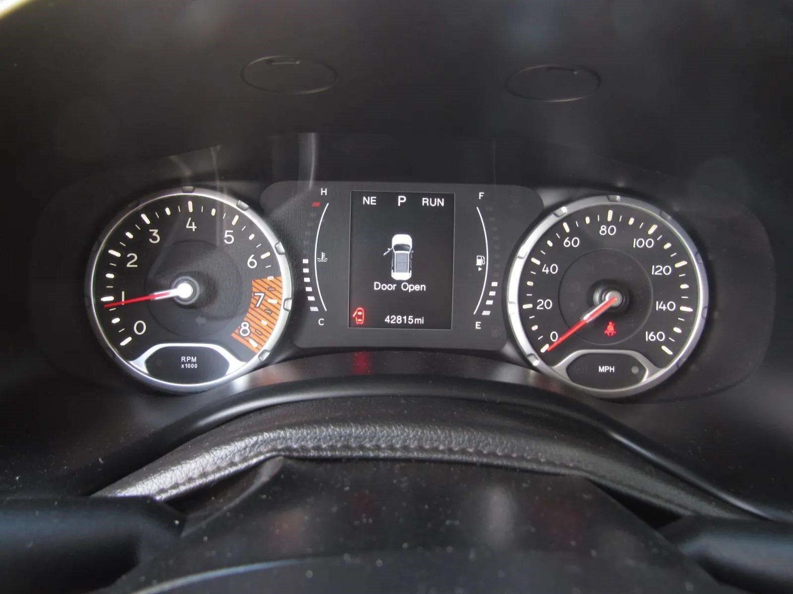Used 2020 Jeep Renegade Latitude FWD image 25