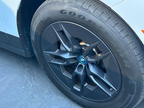 Used 2024 BMW iX xDrive50 w/ Premium Package AWD/4WD image 3
