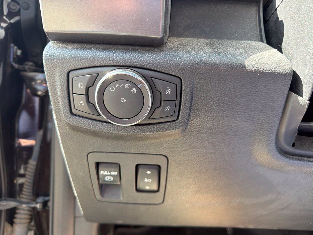 Used 2018 Ford F150 XLT w/ Equipment Group 302A Luxury AWD/4WD image 9