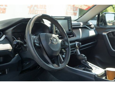 Used 2019 Toyota RAV4 LE FWD image 27