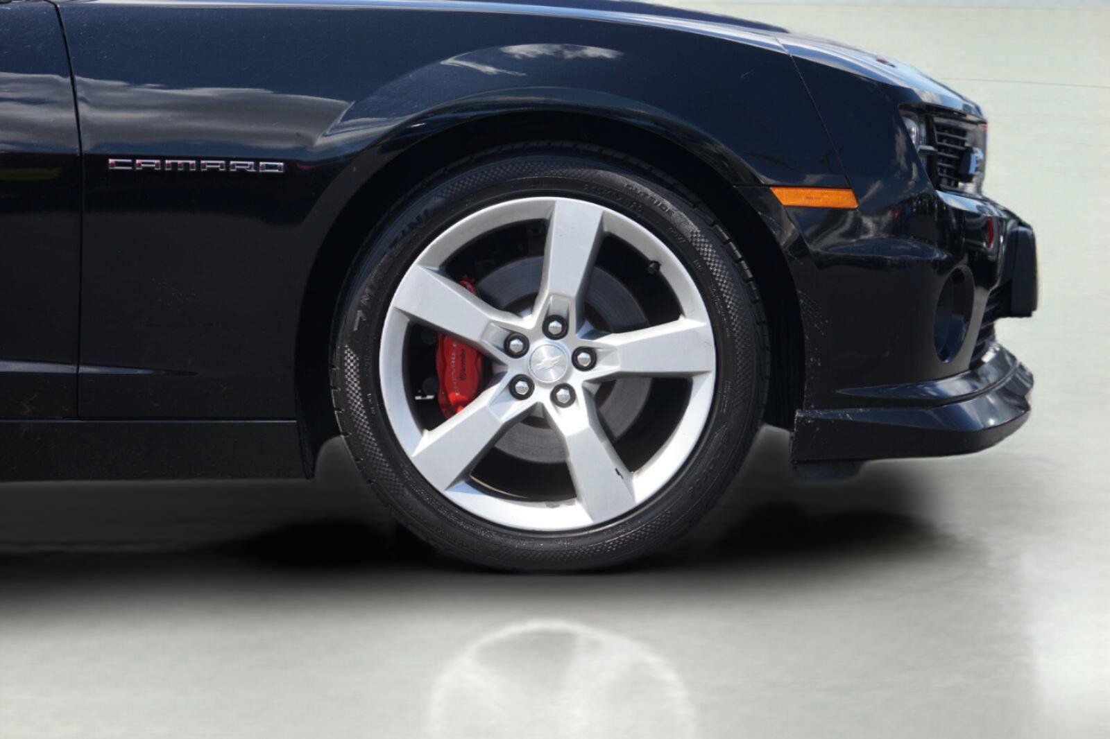 Used 2011 Chevrolet Camaro SS RWD image 4