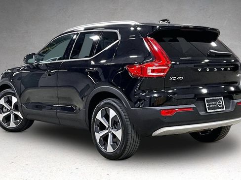 Used 2025 Volvo XC40 B5 Core w/ Protection Package Premier AWD/4WD image 4