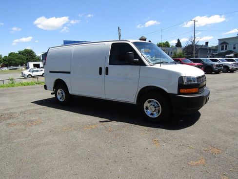 Used 2021 Chevrolet Express 2500 w/ Driver Convenience Package RWD image 8