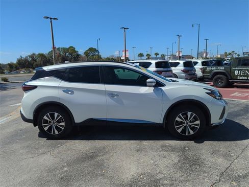 Certified 2024 Nissan Murano SV image 3