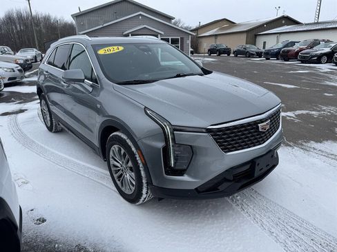 Used 2024 Cadillac XT4 Premium Luxury image 4