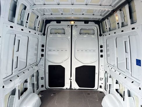 Used 2024 Mercedes-Benz Sprinter 2500 image 20