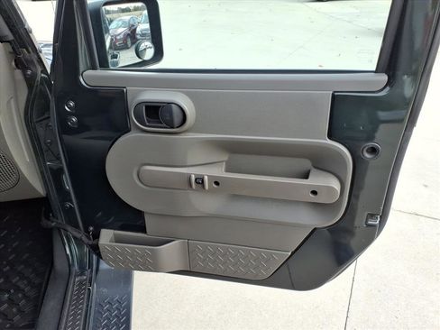 Used 2010 Jeep Wrangler Rubicon w/ PWR Convenience Group image 18
