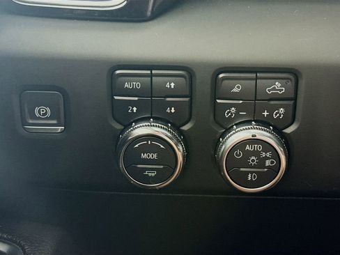 Used 2024 GMC Sierra 3500 Denali w/ Denali Reserve Package image 11