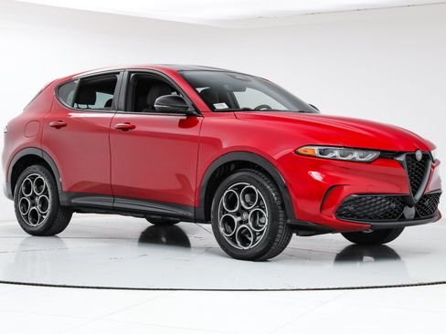New 2025 Alfa Romeo Tonale w/ Premium Package AWD/4WD image 7