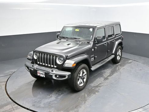 Used 2020 Jeep Wrangler Unlimited Sahara image 27