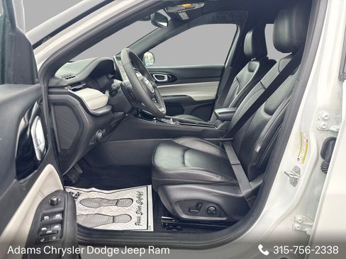 Used 2025 Jeep Compass Limited AWD/4WD image 15