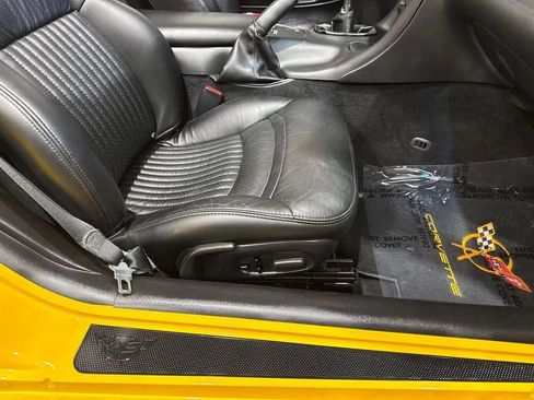 Used 2004 Chevrolet Corvette Convertible w/ Preferred Equipment Group RWD image 62