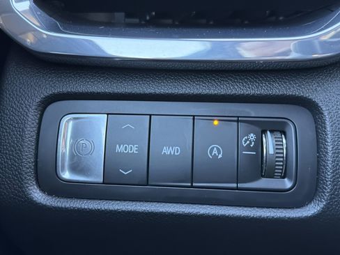 Used 2025 GMC Acadia Elevation image 26