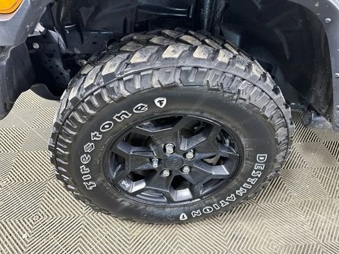Used 2023 Jeep Wrangler Unlimited w/ Cold Weather Group AWD/4WD image 9