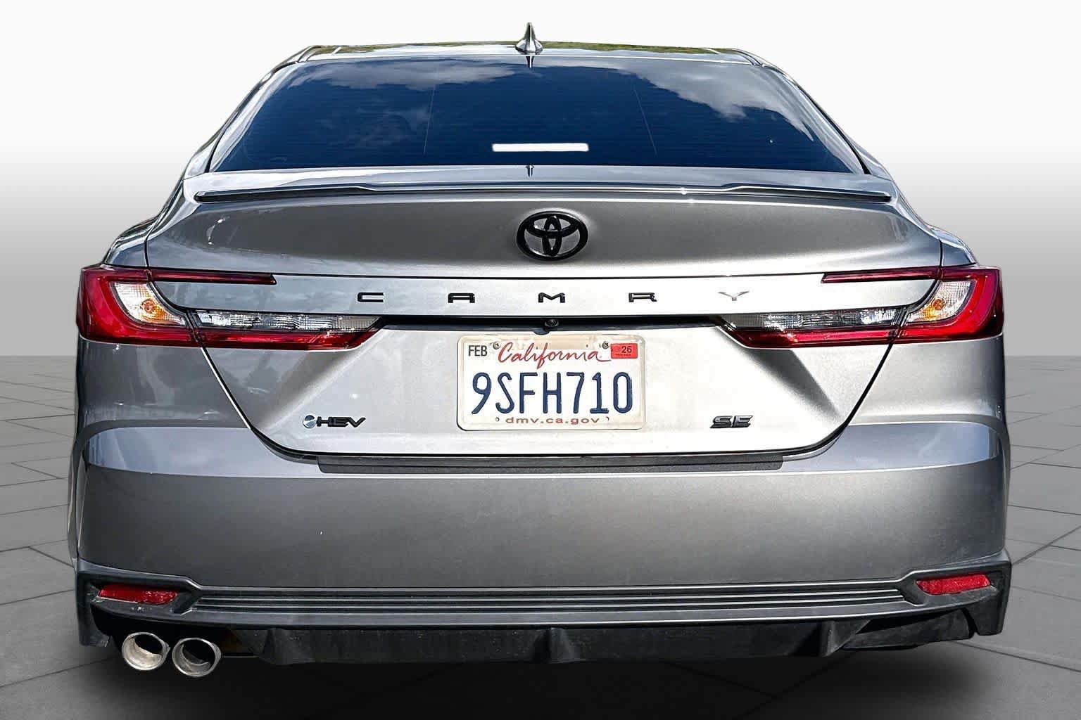 Used 2025 Toyota Camry SE FWD image 4